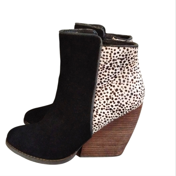 Very Volatile Calf Hair and Suede Wedge Booties Animal Print Ankle Boots Sz 8.5 - Picture 4 of 9